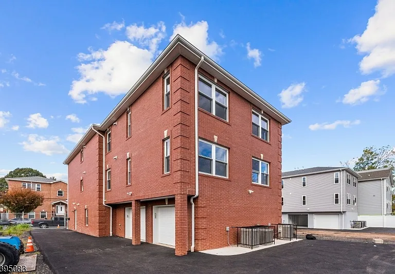 24 Garibaldi Ave #1 — Photo 11