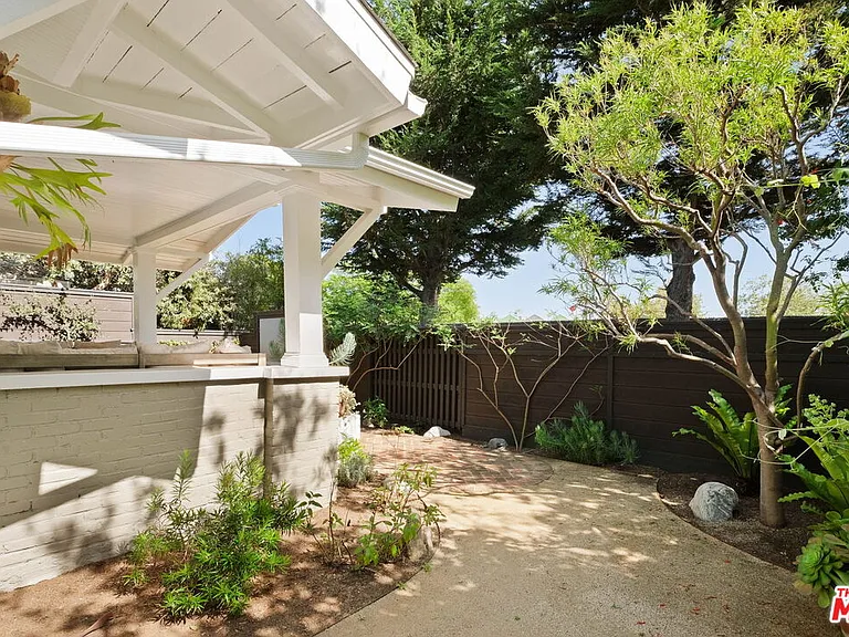 1670 Electric Ave — Photo 2