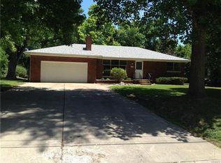 129 Saint Clair Dr, Fairview Heights, IL 62208