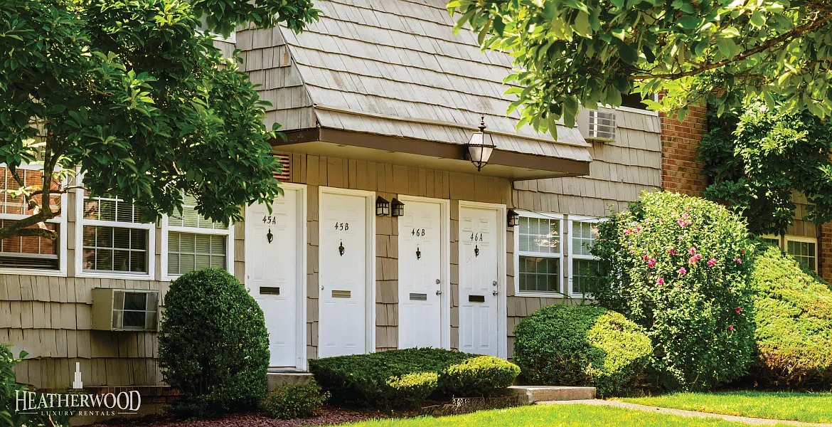 Heatherwood House at Ronkonkoma — Photo 4