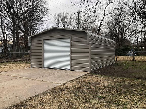 2nd image of 2101 Denver St