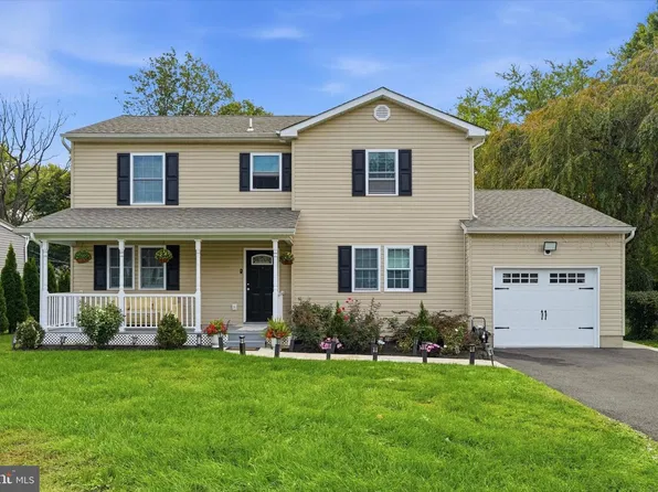 1523 Lake Rd, Feasterville Trevose, PA 19053