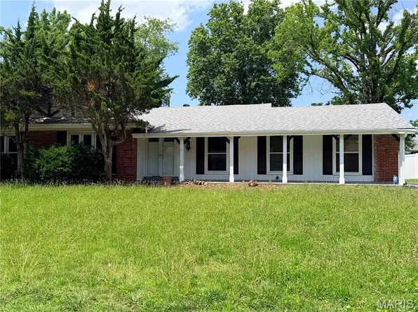 12773 Shepherd Dr, Florissant, MO 63033