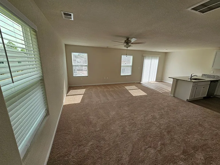 524 Hawley St — Photo 7