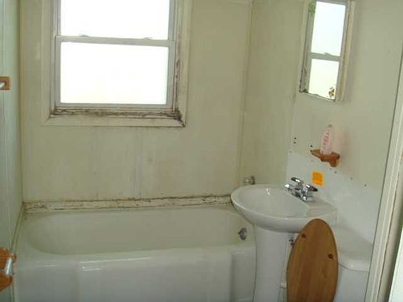 4th image of 1000 Hibberd Dr