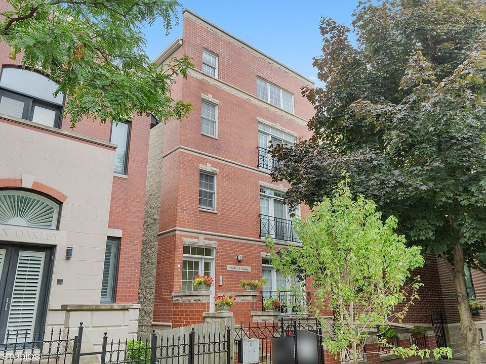 1st image of 2247 N Oakley Ave #1