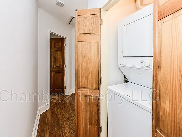 635 N West St — Photo 26