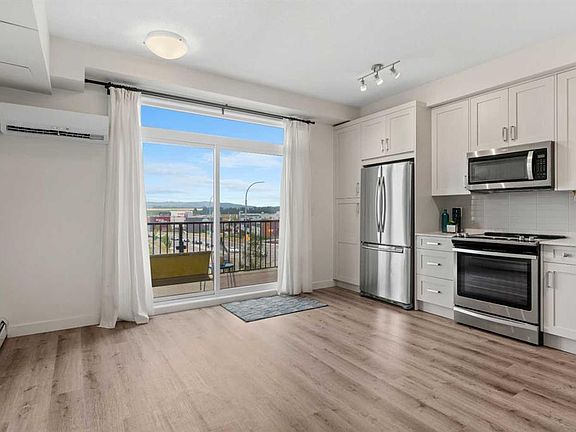 4th image of 20 E Walgrove Walk SE #408