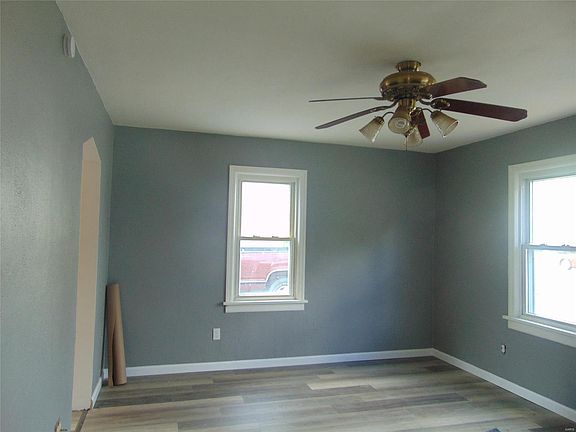 3rd image of 838 Tennyson Ave