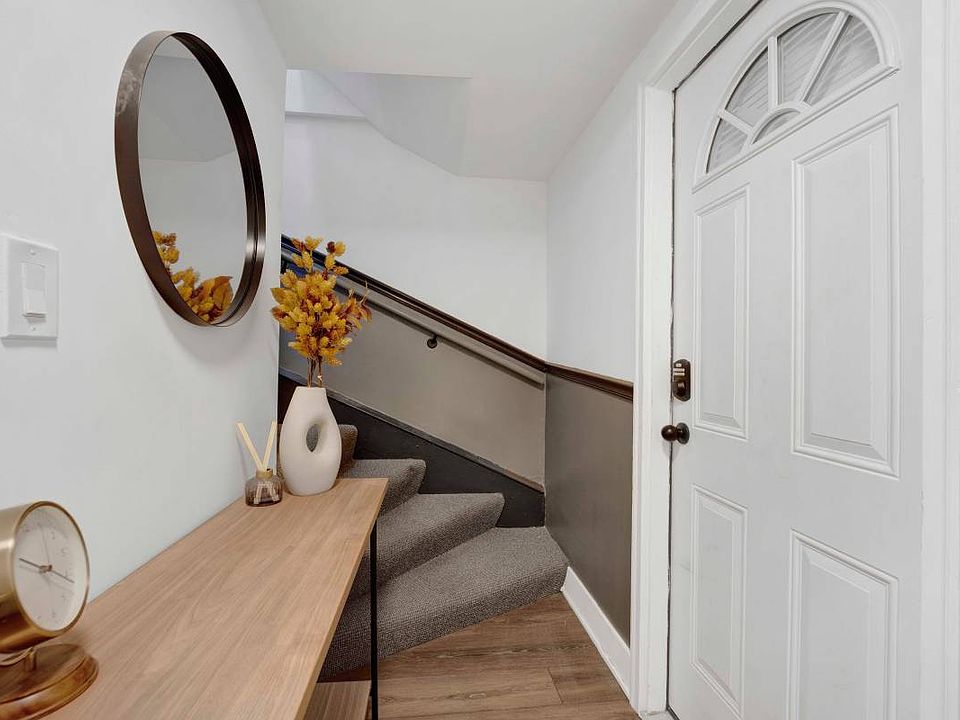 1st image of 601 W Dickens Ave