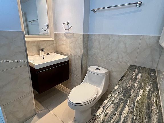 3rd image of 1340 Lincoln Rd APT 705