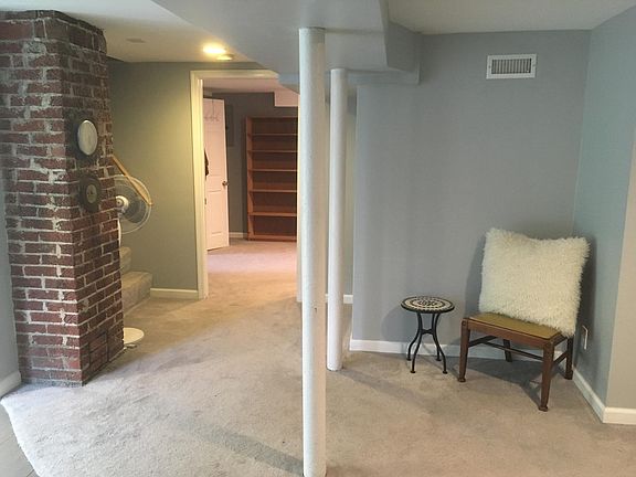 3rd image of 206 Emmitt Ave #2