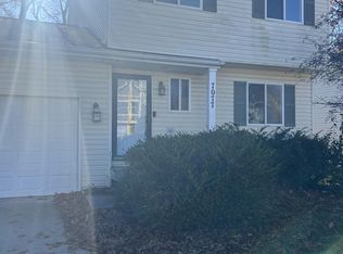 7077 Rolling Hills Dr, Waterford, MI 48327