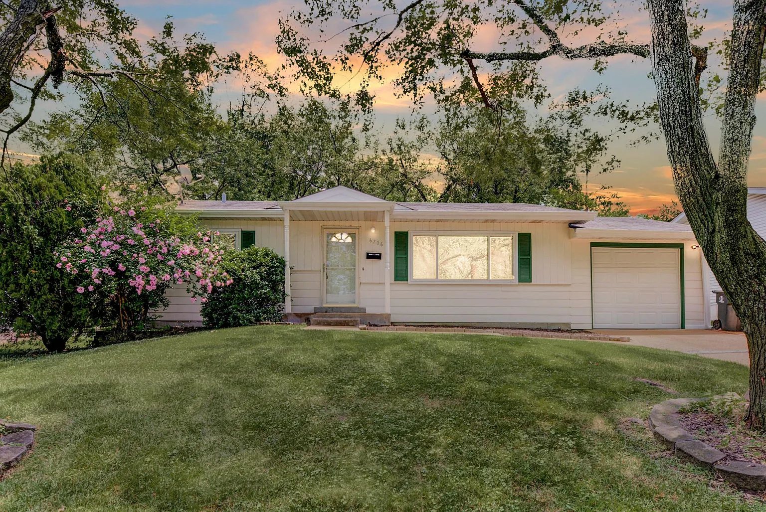 6706 Lightwood Dr photo 1