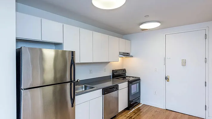 218 Montrose Avenue #3