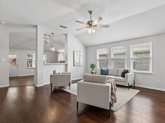 4th image of 501 Fireberry Dr