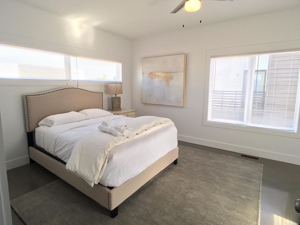 1st image of 503 30th Ave E