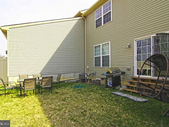 3rd image of 619 Mulberry Dr