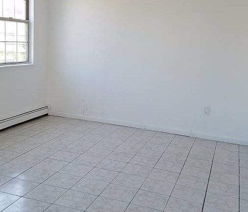 5th image of 1137 Fox St #2
