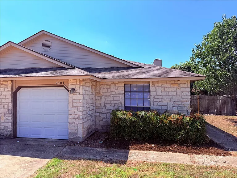 2301 Whitlow Cv — Photo 2