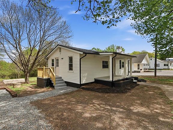 2nd image of 605 Mangum Rd