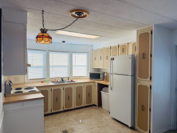 4th image of 93 N Harbor Dr