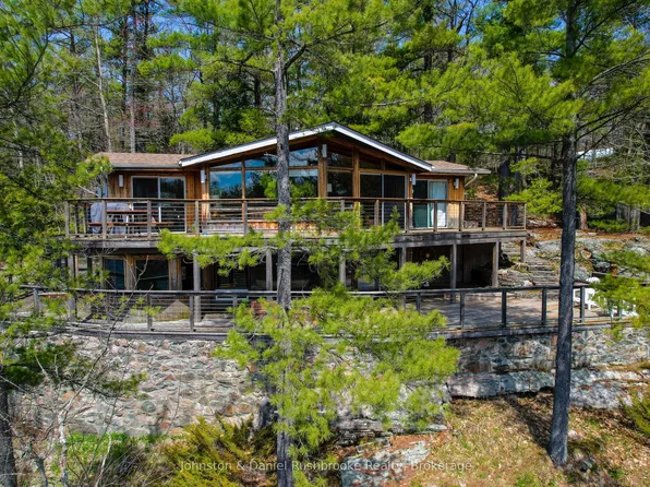 1052 N Sunset Bay Rd, Town Of Gravenhurst, ON P1P 1R2