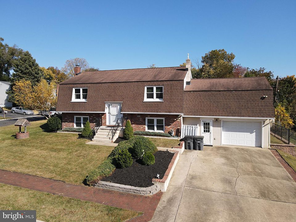 1st image of 425 Brewster Dr
