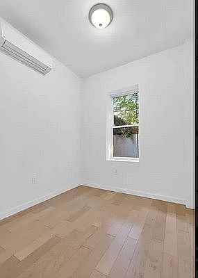 3rd image of 252 Madison St