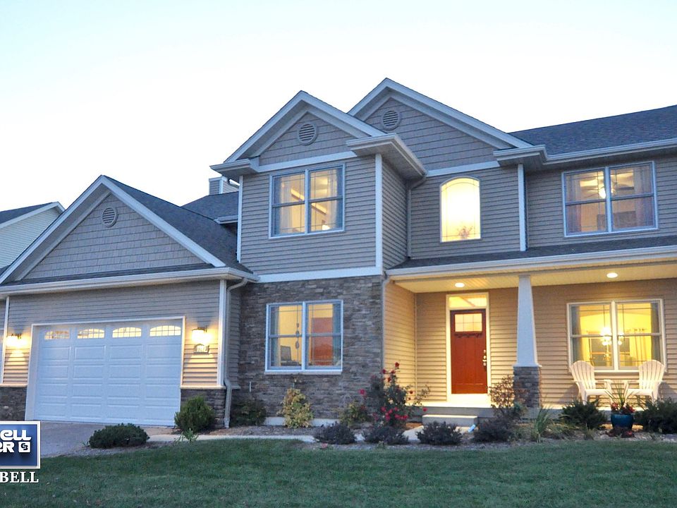 Quality built Sean Kelly Custom Homes, and located in the desirable Heron Creek community!