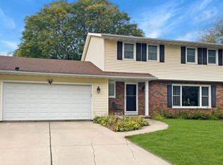 3124 E River Dr, Green Bay, WI 54301