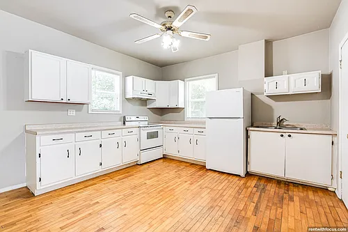 127 W. 6th St. Photo 1