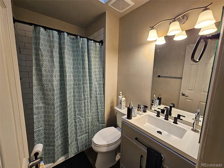 880 Crandall Dr — Photo 12