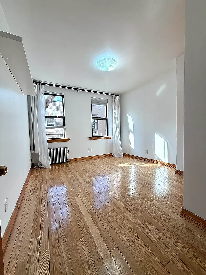 134 Dupont Street — Photo 1
