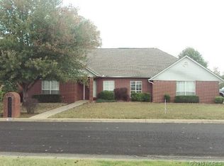 2711 E Smith Dr, Sallisaw, OK 74955