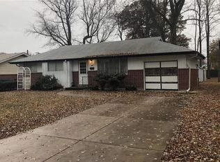 25 Ridgelawn Ct, Florissant, MO 63031
