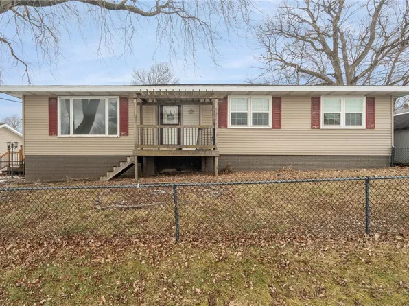 107 Washington St, Center Point, IA 52213