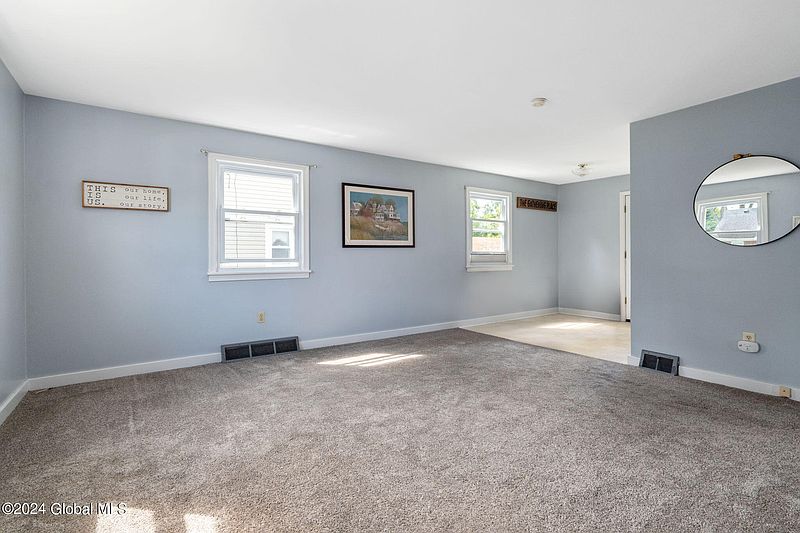 4th image of 616 Sanders Avenue