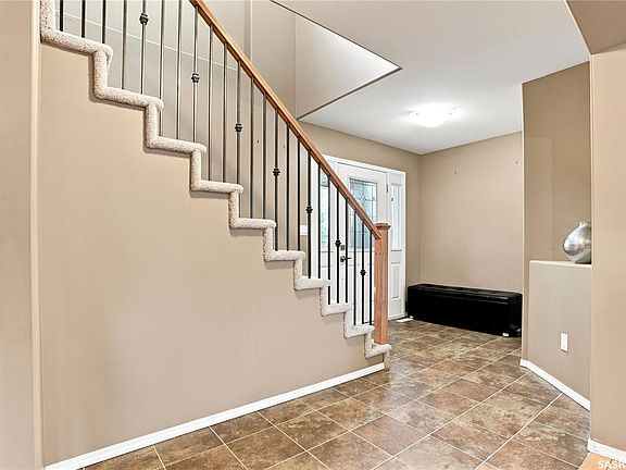 3rd image of 110 Stepney CRESCENT