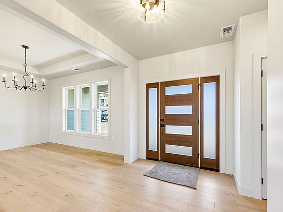 3rd image of 5609 Fallbrook Ln