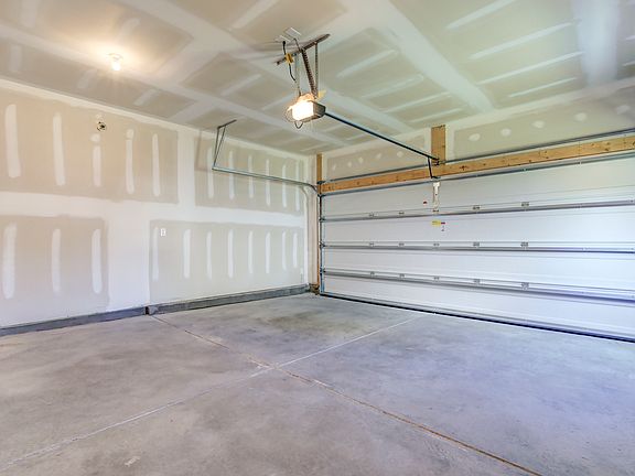 These photos are representative of this floor plan, but all options may not be available in every co