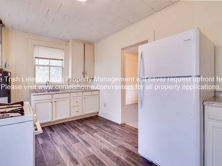 2220 1/2 Elliott St — Photo 5