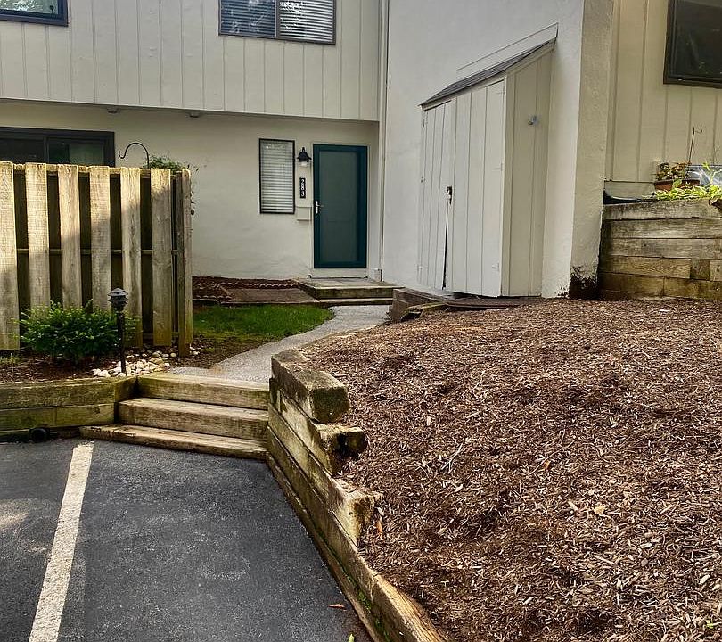 1st image of 283 Summit House