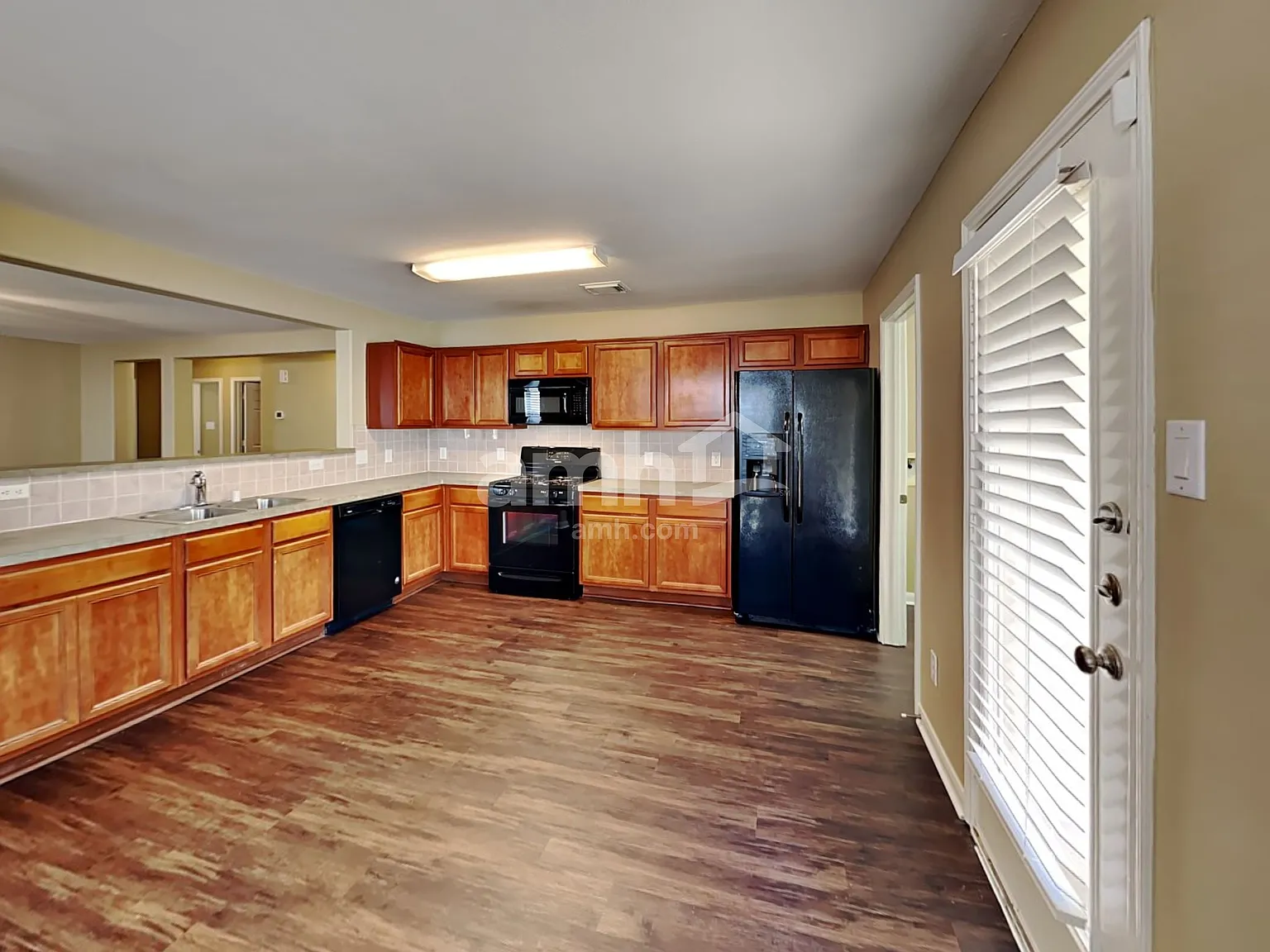3 bed, 2.0 bath, 1479 sqft, $1,795 — Photo 3