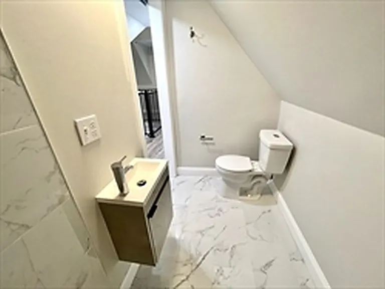 6 La Grange Pl — Photo 15