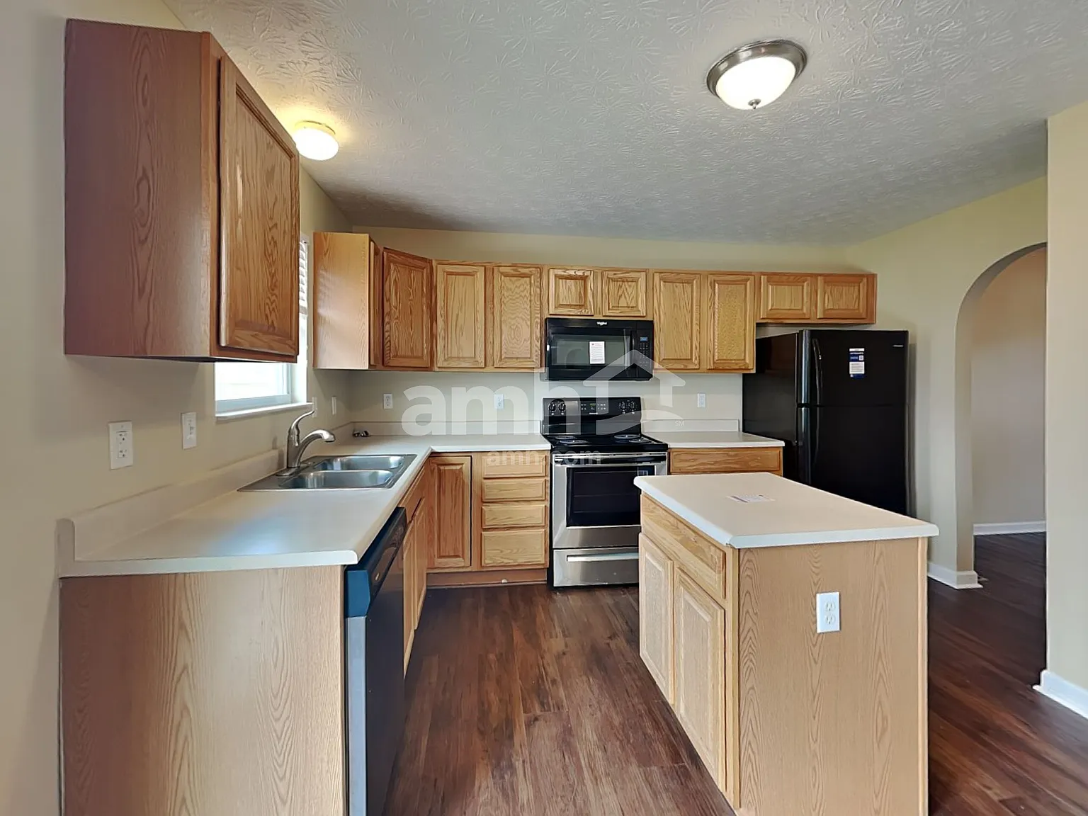 4 bed, 2.5 bath, 1980 sqft, $2,570 — Photo 4