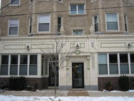 1st image of 1116 W Leland Ave APT 1B