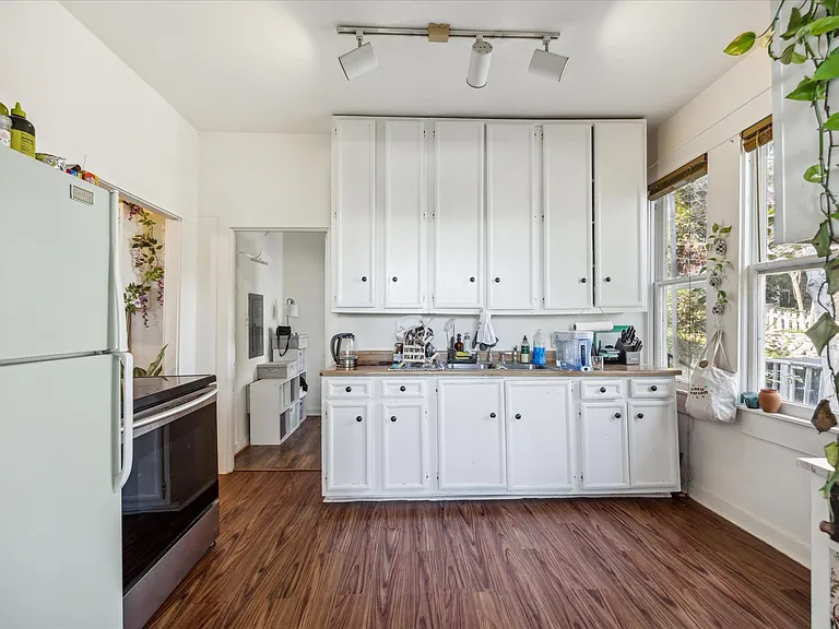 1100 Baylor St #B — Photo 11