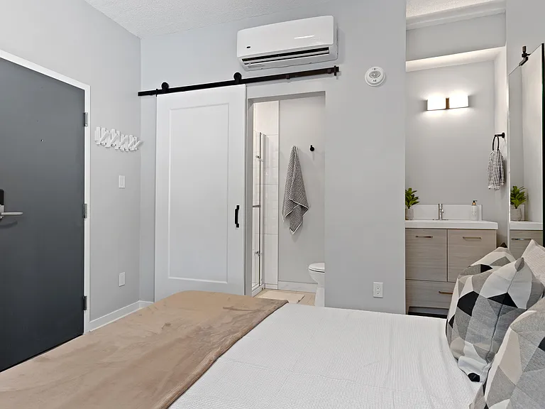146 Osgoode St — Photo 9