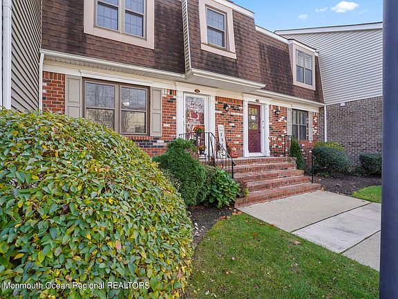 2nd image of 35 Heritage Lane #35